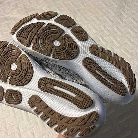 Brooks White and Black stealth fit GLYCERIN - Picture 2 of 4